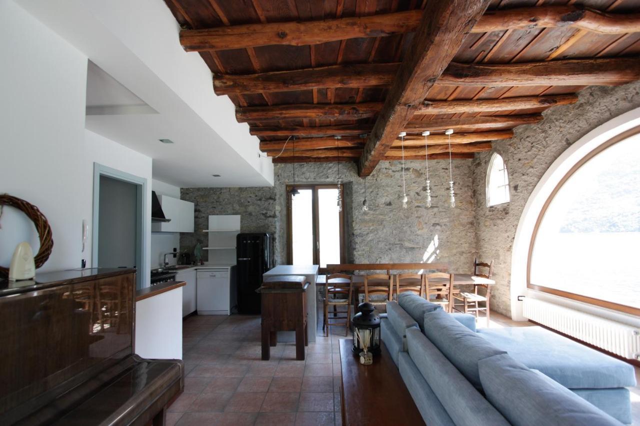 House On The Lake Shore Of Laglio Exterior photo