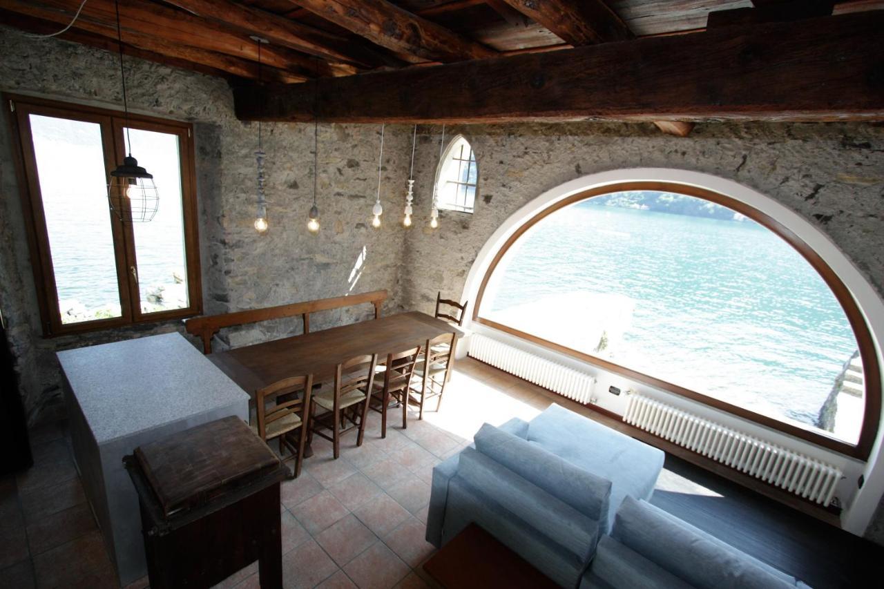 House On The Lake Shore Of Laglio Exterior photo