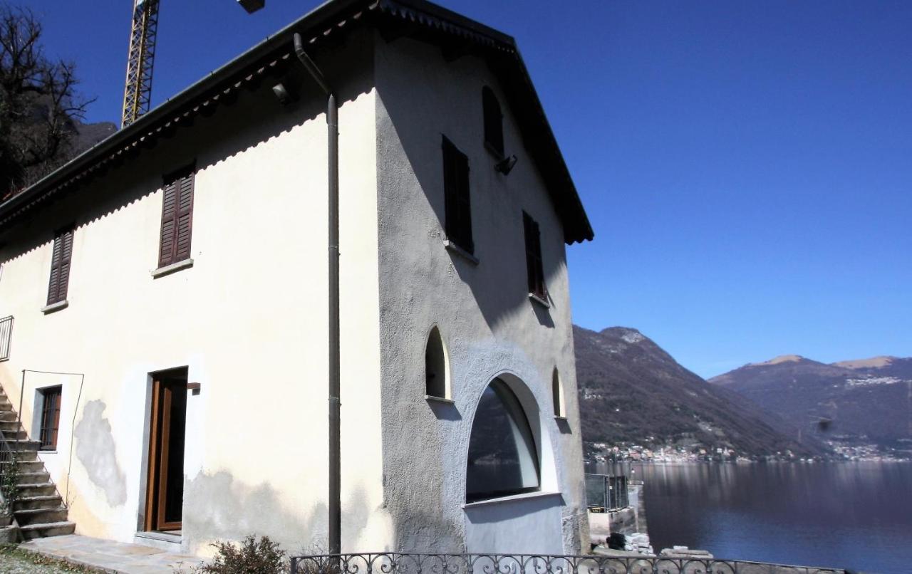 House On The Lake Shore Of Laglio Exterior photo