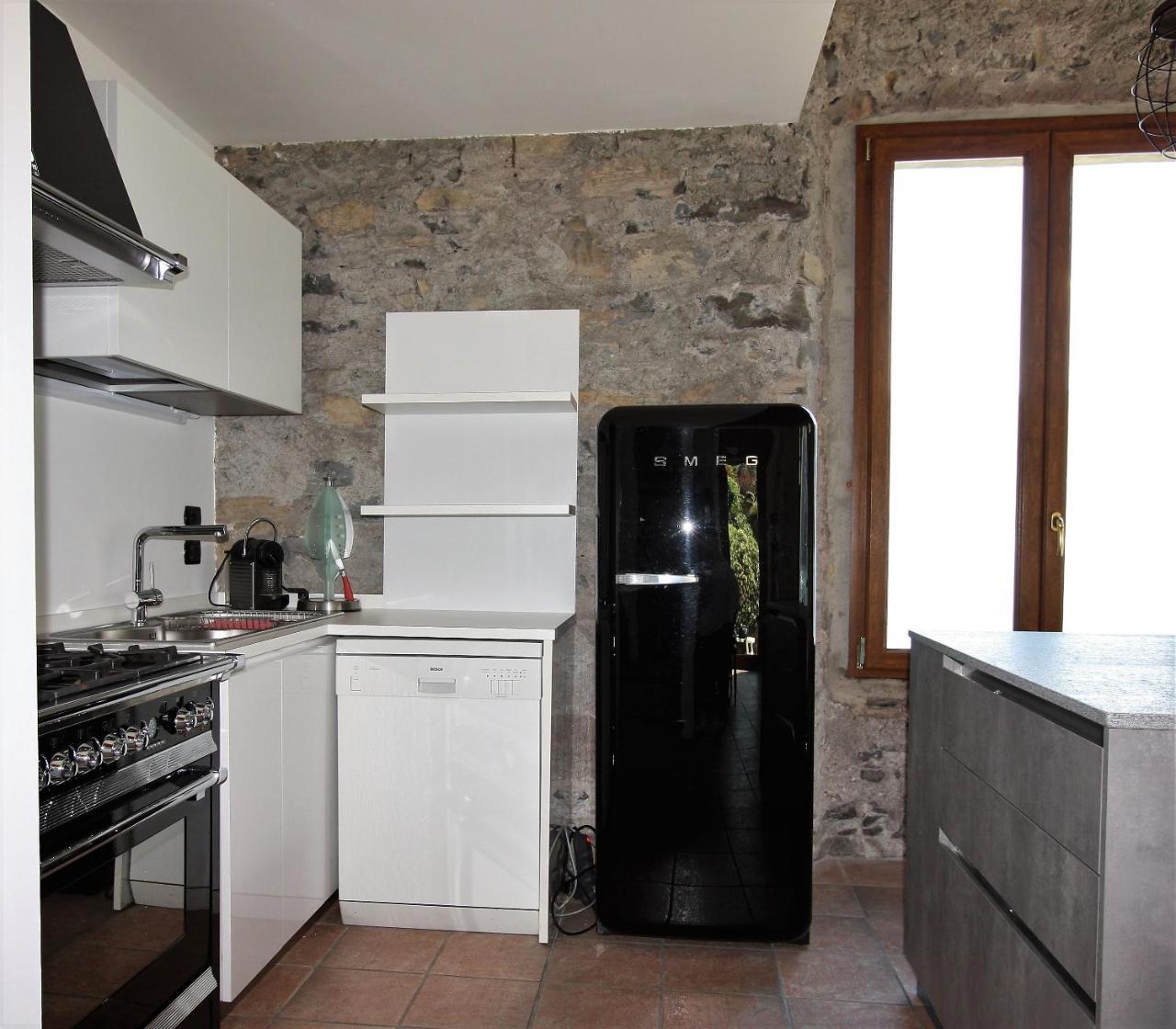 House On The Lake Shore Of Laglio Exterior photo