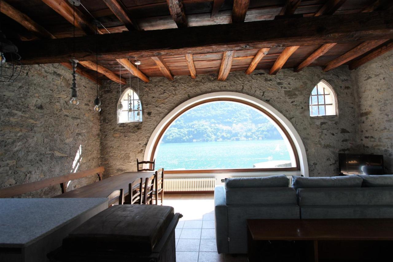 House On The Lake Shore Of Laglio Exterior photo