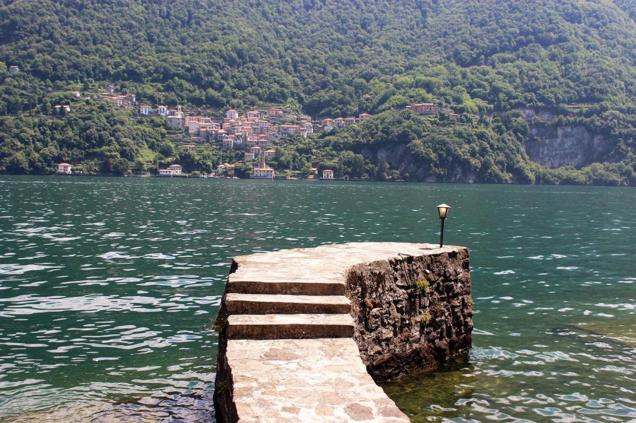 House On The Lake Shore Of Laglio Exterior photo